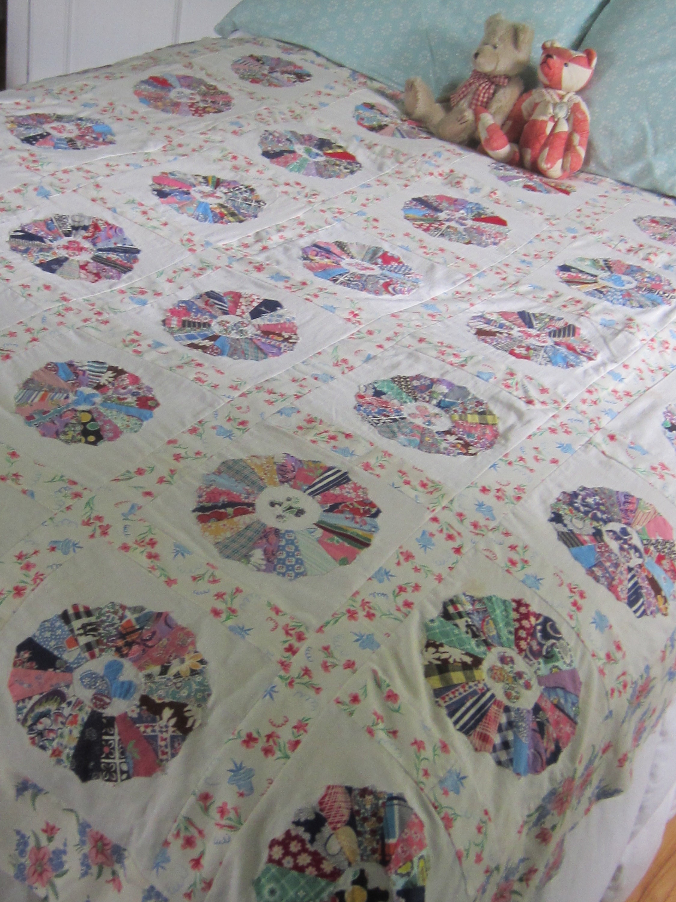 Quilt Top - Gorgeous New Vintage Feedsack Dresden Plate Applique Quilt TOP 66X68"