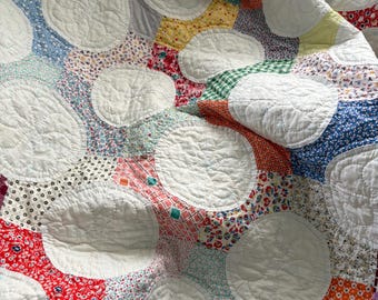 VERY Spectacular New Vintage Feedsack and White Quilt 82X65”