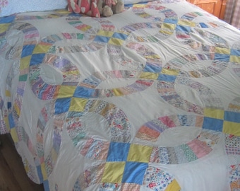 Quilt TOP - Fresh and Lovely Vintage Feedsack Multicolored Double Wedding Ring Quilt Top 77X96"
