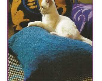 Home Chunky Cat Cushion Knitting Pattern PDF Download (H10)