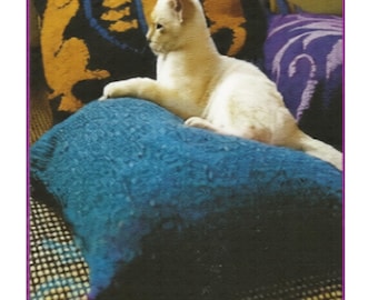 Home Chunky Cat Cushion Knitting Pattern PDF Download (H10)