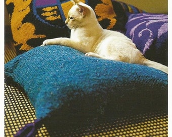 Instant Download - PDF- Beautiful Chunky Cat Cushion Knitting Pattern (H10)