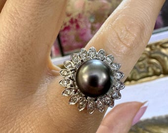 Vintage 14kt Yellow Gold Tiered Black Pearl And Diamond Ring