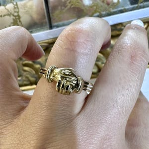 14kt Yellow Gold Vintage Fede Gimmel Clasped Hands Over Heart