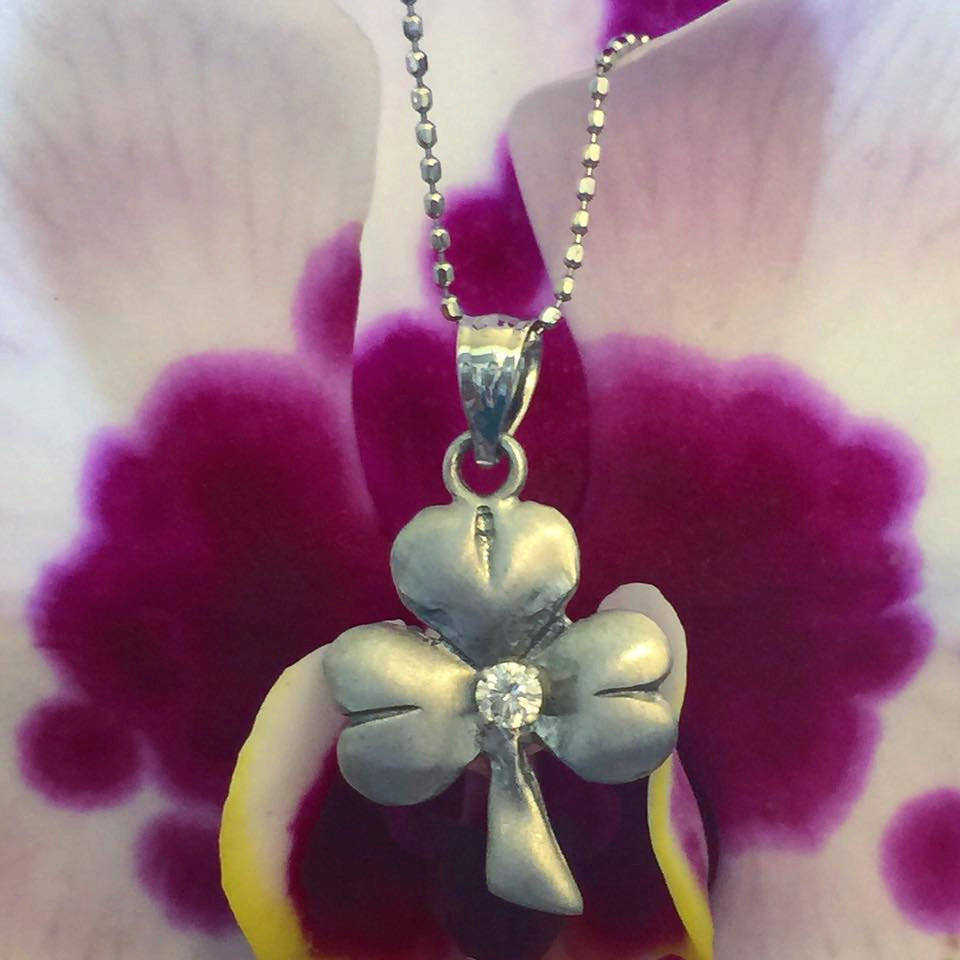 14kt White Gold and Diamond Shamrock Necklace | Etsy