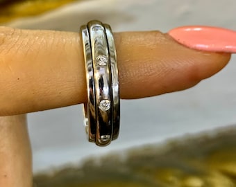 14kt White Gold Diamond 6mm Rotating Center Band