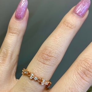 14kt Rose Gold Diamond Floral Band
