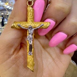 18kt Bi-Color Gold Textured Satin Finish Crucifix Pendant