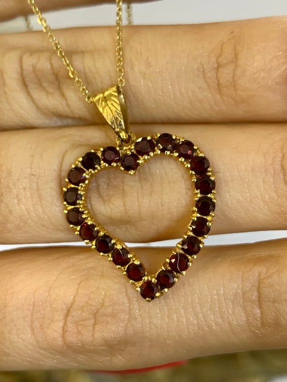 18kt Yellow Gold Vintage Garnet Heart Necklace - image 7
