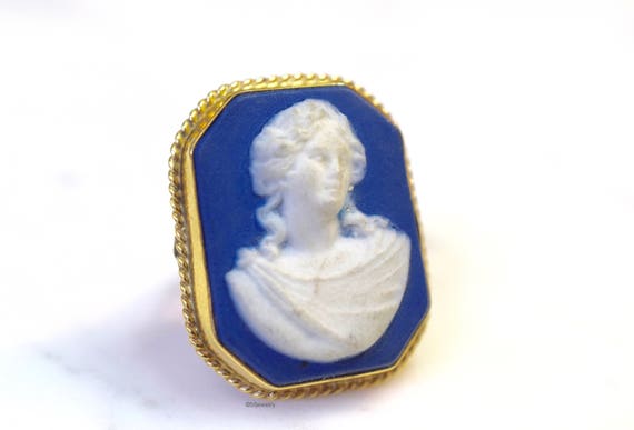 SALE! 14kt Yellow Gold Vintage Cameo Ring - image 1