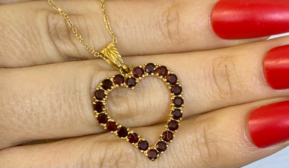 18kt Yellow Gold Vintage Garnet Heart Necklace - image 4