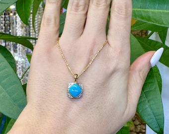 Dainty Vintage 14kt Yellow Gold Turquoise And Diamond Pendant With Chain.