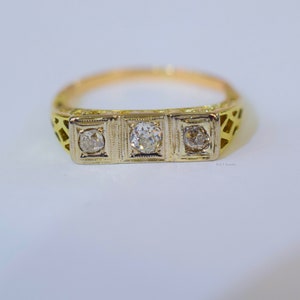Vintage Tricolor 14kt Gold 3 Stone Filigree Diamond Ring