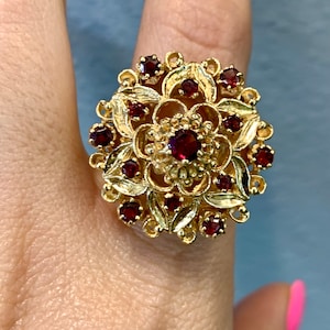Vintage 14kt Yellow Gold Floral Garnet Ring