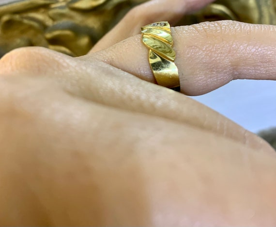 Gold store channel ring