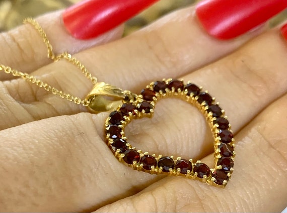 18kt Yellow Gold Vintage Garnet Heart Necklace - image 5