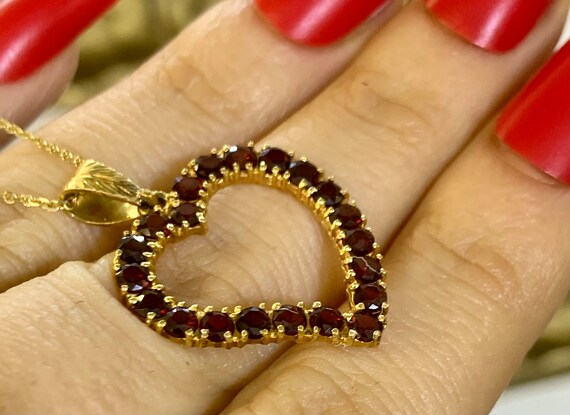 18kt Yellow Gold Vintage Garnet Heart Necklace - image 6