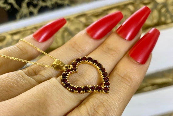 18kt Yellow Gold Vintage Garnet Heart Necklace - image 8