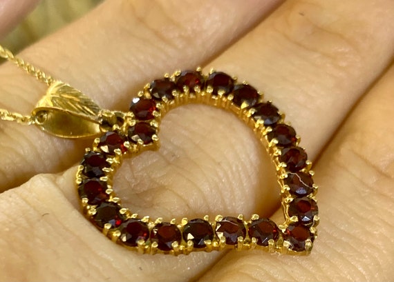 18kt Yellow Gold Vintage Garnet Heart Necklace - image 2