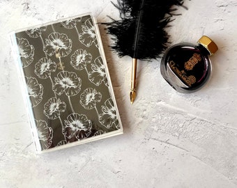 Funda para cuaderno A6 White Poppy - Compatible con Hobonichi Techo