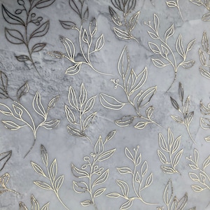Delicate foglie floreali, acetato foiled fogliame, pergamena, bianco stampato,
