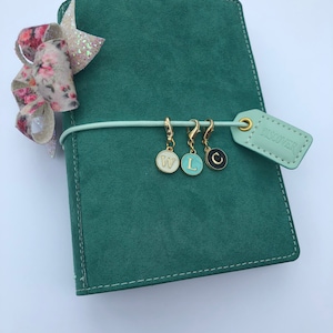 Amuletos de planificador - Accesorios de planificador - Amuletos lindos -Monograma - inicial - Corazón - lindo arco iris - Kawaii