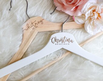Cintre de mariée gravé au laser, Cintres de demoiselle d’honneur, Cadeau de fête nuptiale, Cadeau de demoiselle d’honneur, Cintre de robe de mariée, Cintre de mariée, Cadeau personnalisé