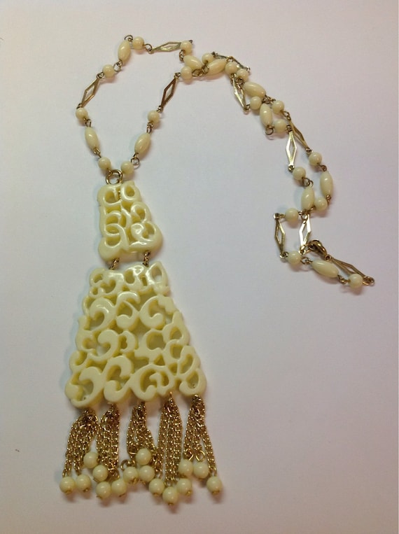 Vintage Costume Ivory Look Necklace, Pendant Jewe… - image 1