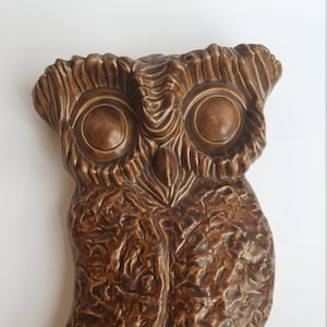 Búho de cerámica pintado en marrón de Arnels