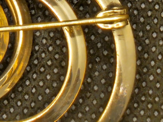 Goldtone Metal Interlocking Multi-Circle Brooch - image 5