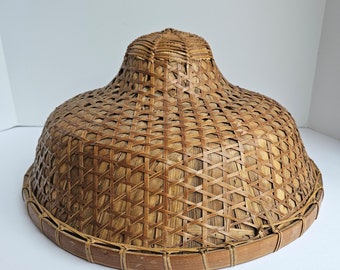 Chapeau chinois vintage en bambou tressé ou en osier