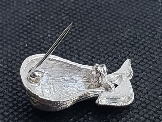 Brushed Silver Tone Metal Pear Brooch by Trifari - image 8