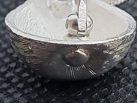 Brushed Silver Tone Metal Pear Brooch by Trifari - image 10