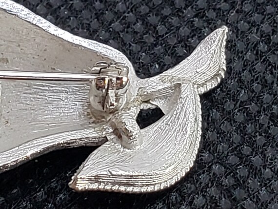 Brushed Silver Tone Metal Pear Brooch by Trifari - image 6
