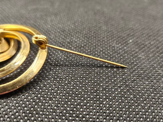 Goldtone Metal Interlocking Multi-Circle Brooch - image 6