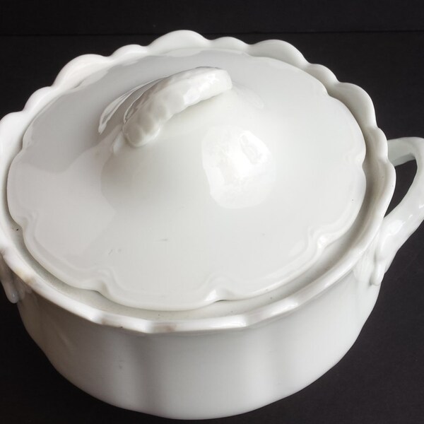 White Glazed Porcelain Scalloped Edge with Feather Look Handles Lidded Serving Bowl or Dish