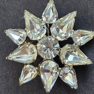 Vintage Silver Metal Star Shaped Rhinestone Brooch - Unmarked