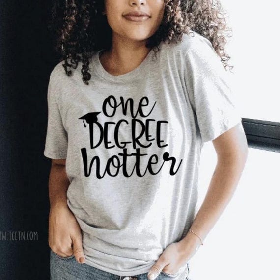 Camiseta One Degree Hotter Damas adultas Fin de ano escolar Ultimo ano Clase de 2024 Graduado universitario Graduado de la escuela Regalo del ultimo dia Top Atuendo Etsy Mexico