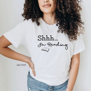 Shh...I'm Reading Shirt Fun Reading Top, Book Tee, Gifts for Mom, Reader Gift, Teacher Librarian Clothing, Book Lover Trending for Women White Shirt