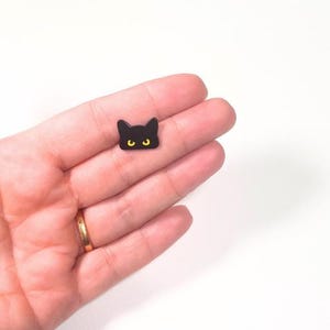 ピーカブー キティキャット ブローチ ピン 1個 黒猫 ゴム裏地