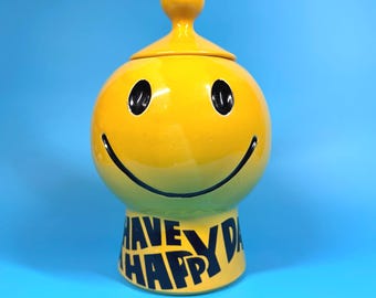 Mccoy Pottery Smiley Face Cookie Jar / 1960s Cookie Jar