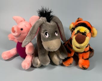 Peluche vintage de Winnie the Pooh de Disney: Piglet, Ígor o Tigger. Personajes clásicos de Disney. Años 90.