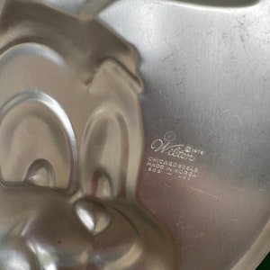 Vintage 1976 Wilton Easter Bunny Aluminum Cake Pan Springform Insert ...