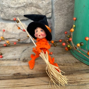 Annalee Mobilitee Halloween Felt Trick or Treat Orange Elf in Witch Hat with Broom - Vintage Collectible - 7&quot; - 1997