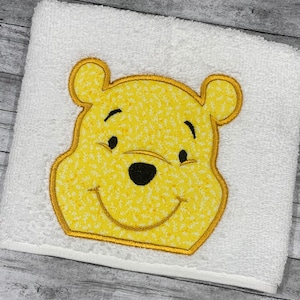Pooh Bear Applique Design, Winnie the Pooh Applique, Pooh applique peeker,Honey Bear Hooded Towel Design,Pooh hooded towel applique design
