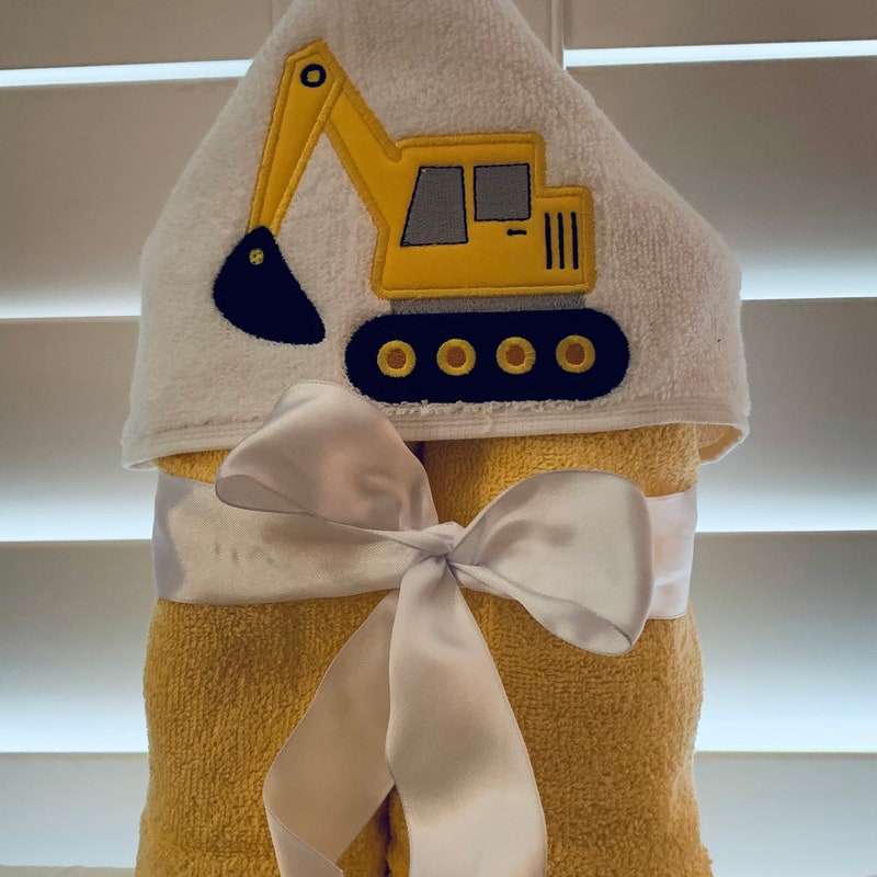 Construction Deluxe Hooded Towel main image 0