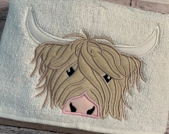 Highland Cow hooded towel applique design,highland cow peeker design,highland cow peeker,highland cow hooded towel design,cow applique desig