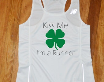 Camiseta de mujer Kiss me I'm a Runner - Kiss me I'm a Runner Running Singlet - Camiseta para correr del Día de San Patricio
