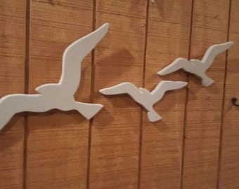 White Wooden Seagull Wall Hanging: Coastal Beach House Decor