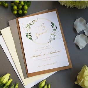 Cartes "Retenez cette date" fleuries blanches ou "Retenez cette date ou votre week-end" avec des enveloppes - Conte de fées Disney Be Our Guest